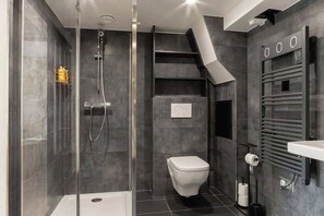 Douche, sèche-cheveux