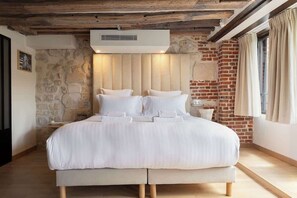 Lit parapluie, Wi-Fi, draps fournis