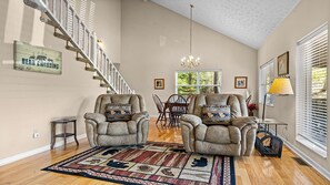 Interior - Bear Crossing- 5 Bedrooms, Game Room, & Fantastic Chance to see black bears (Gatlinburg)
