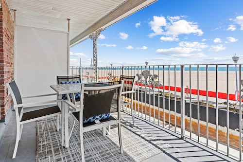 2 Bed/1 Bath on the Boardwalk by the Inlet