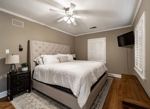 4 chambres, fer et planche à repasser, lit de bébé portatif, Wi-Fi