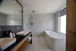 Deep-soaking bathtub - Hotel Anuttara, Boudha (Kathmandu)
