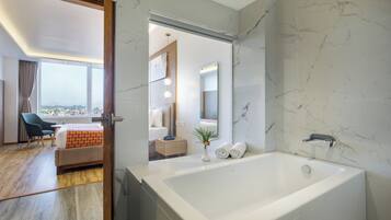 Atmantan Suite with stupa view | Eigener Whirlpool