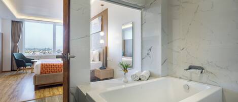 Bañera de hidromasaje privada