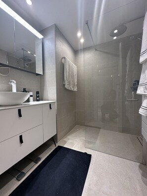 Ducha y secador de pelo