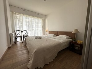 Iron/ironing board, free WiFi, bed sheets