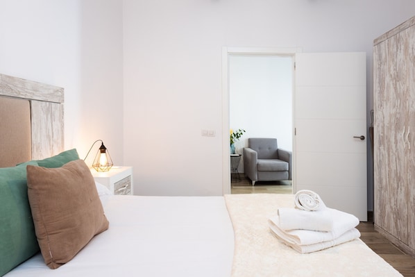 Iron/ironing board, free WiFi, bed sheets