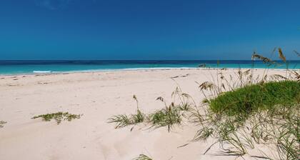New Luxury Beachfront Bungalows w/Heated Pool, Pink-Sand Beach