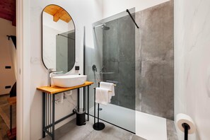 Apartment, 2 Bedrooms | Bathroom | Bidet, towels, toilet paper - Holiday House La Gronda (Rovinj)