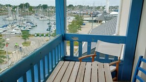 Property grounds - Family Duplex Apartment with Sea View, Near Beach and Shops (Arzon)