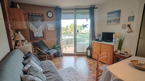 Unclassified image, 3 of 13, button - Saint Cyprien T2 near beach with pool and parking (Saint-Cyprien)