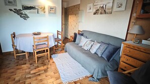 Unclassified image, 4 of 13, button - Saint Cyprien T2 near beach with pool and parking (Saint-Cyprien)