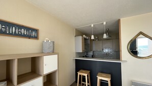 Interior - Beachfront Duplex T3, 5P, Terrace, Elevator, Parking, Pet-Friendly. Near Shops & Events. (Le Barcarès)