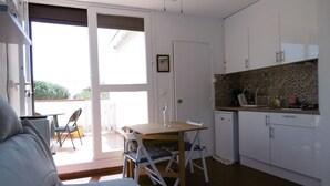 Interior - Charming Studio with Balcony, Parking, 150m from Beach, Sleeps 3/4, Close to Shops and Restaurants (Le Barcarès)