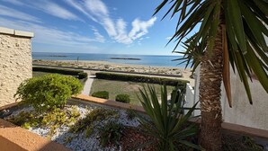 Property grounds - Le Barcarès, studio for 2, terrace, parking, pets welcome, direct beach access (Le Barcarès)