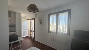 Room - Le Barcarès, studio for 2, terrace, parking, pets welcome, direct beach access (Le Barcarès)