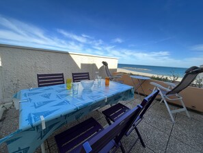 Outdoor dining - Pleasant studio for 4 pers. Sea view terrace, parking, pets allowed (Le Barcarès)