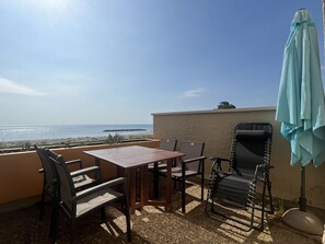 Outdoor dining - T2 in Barcarès with terrace and parking, near shops (Le Barcarès)