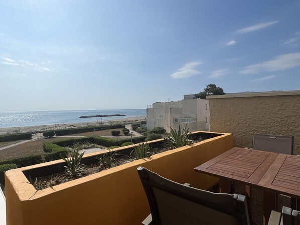 Outdoor dining - T2 in Barcarès with terrace and parking, near shops (Le Barcarès)