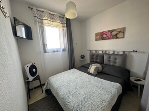1 bedroom - Charming T2 Cabin 4 Pers, Pool, Parking in Le Barcarès (Le Barcarès)