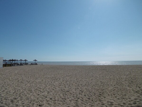 On the beach - Studio Loft with Pool and Tennis - Near Beach - Garage Included (Le Barcarès)