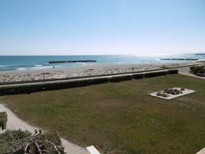 On the beach - Charming T2 in Barcarès - Beach Access - 4P - Terrace - Parking (Le Barcarès)