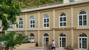 A building with the sign "THERMES DU MONDONY".