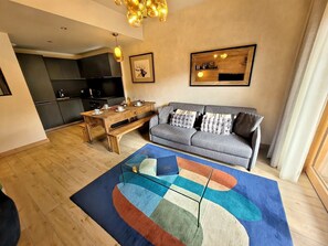 TV - Charming new apartment with garden, near center, 4-5 pers (Les Gets)