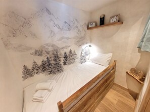 2 室のベッドルーム、アイロン / アイロン台、WiFi (無料)