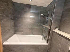 ヘアドライヤー、タオル