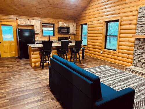 Private Cozy Cabin on Bourbon Trail with Hot Tub