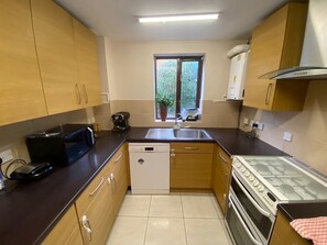 Réfrigérateur, micro-ondes, four, lave-vaisselle