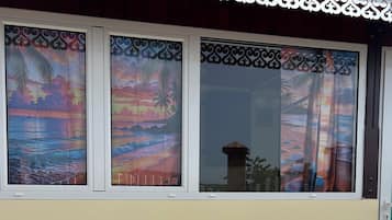Appartement Classique ,2 chambres , non-fumeurs, vue sur mer. | Terrace/patio