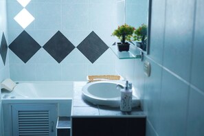 Luxury Studio Suite, Balcony | Bathroom | Slippers, towels - The Royal Adobe Pattaya (Pattaya)