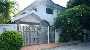 Fachada de la propiedad