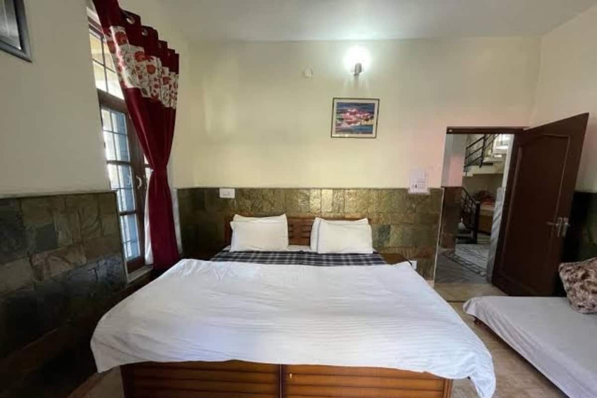 Deluxe Double Room | Free WiFi, bed sheets