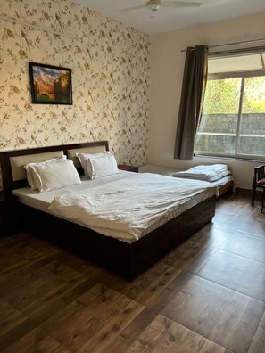 Deluxe Double Room | Free WiFi, bed sheets