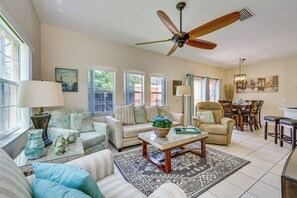 Interior - 7 Mi to Disney: Kissimmee Poolside Paradise! (Kissimmee)