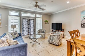 Apartment (3 Bedrooms) | Front of property - Walk to Ocean: Myrtle Beach Townhome w/ Balcony! (Myrtle Beach)