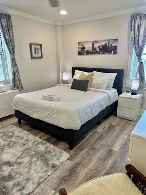 1 bedroom, desk, iron/ironing board, travel cot - 20N - Stylish 1BD 1BA Condominium in the Heart of Downtown! (Atlanta)