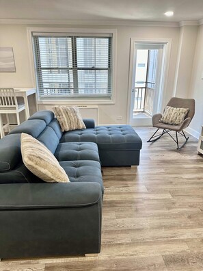 TV, offices - 20N - Stylish 1BD 1BA Condominium in the Heart of Downtown! (Atlanta)