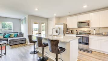 House (3 Bedrooms) | Interior