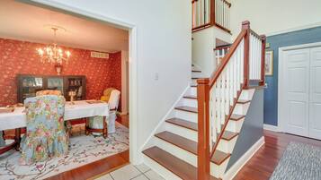 House (4 Bedrooms) | Interior