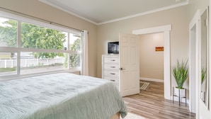 Interior - Updated Spokane Home w/ Furnished Patio Near Dtwn! (Spokane)