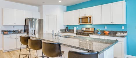 House (5 Bedrooms) | Interior