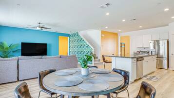 House (5 Bedrooms) | Interior