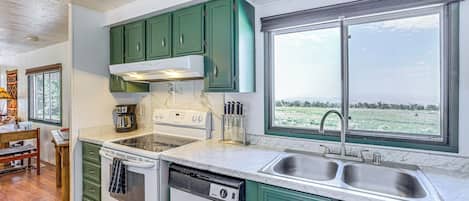 House (2 Bedrooms) | Interior