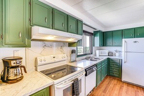 House (2 Bedrooms) | Interior - Sunset Cabin Near Moab w/ Stunning Views! (Moab)