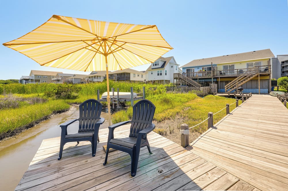 North Topsail Beach Townhome: Walk to the Beach! - Topsail Island, NC