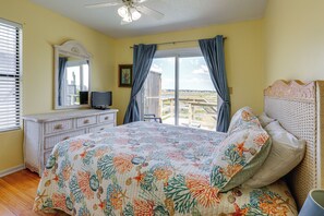 Apartment (3 Bedrooms) | Interior - North Topsail Beach Townhome: Walk to the Beach! (Sneads Ferry)